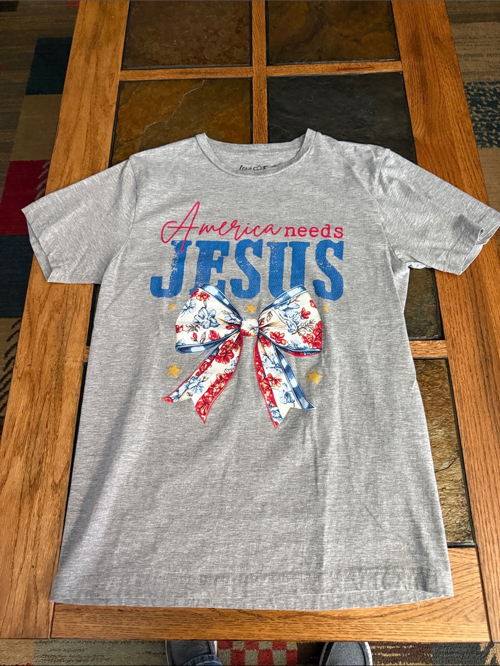 Gray 'America Needs Jesus' Short Sleeve Graphic Tee with Patriotic Bow